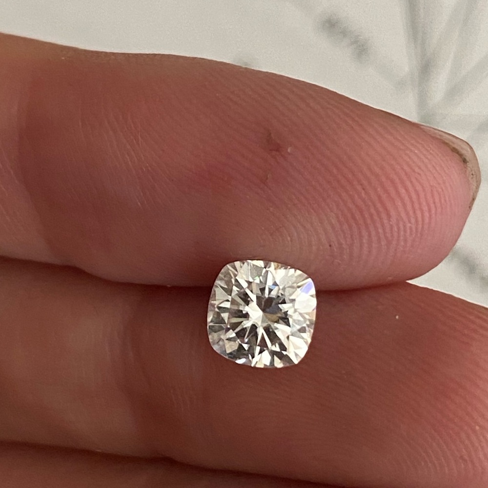1 carat cushion cut moissanite diamond loose stone - Picture 1 of 7